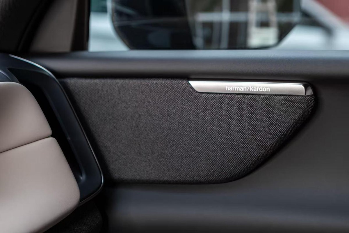 30万级豪华混动的漂亮仗,沃尔沃XC70凭什么就能让人买单?