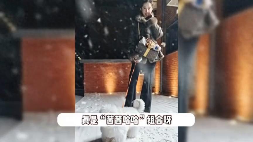 刘亦菲初雪照美上热搜，瘦一大圈双腿又细又长，素颜皮肤白...