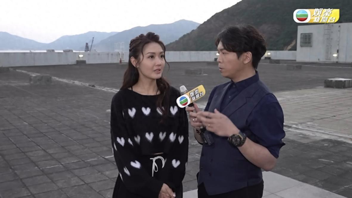 38岁港姐哽咽谈与富商8年情，分手三个月仍意难平，男方四处度假