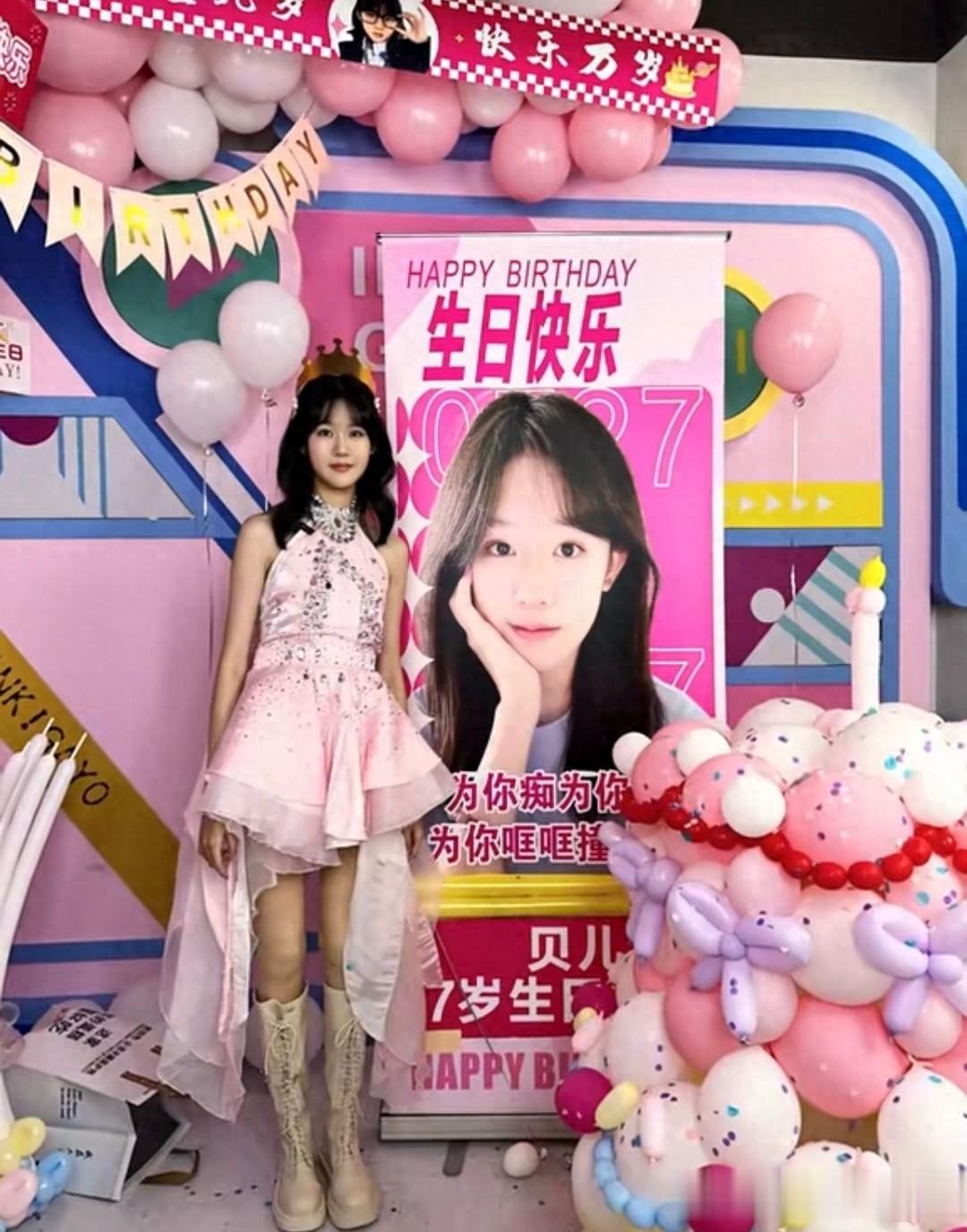 陆毅为17岁女儿庆生,贝儿穿女团装亭亭玉立,个头170比鲍蕾高