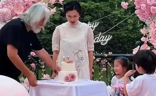 嫁大31岁“爹系老公”,连生3子的杜星霖,狐狸尾巴终于藏不住了