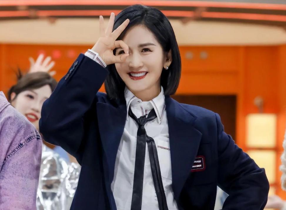 这一次，被央视力邀主持中秋晚会的谢娜，“面相”真的变了！