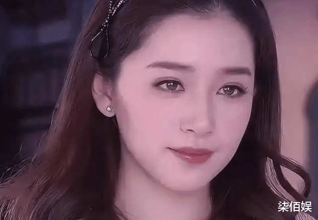 阚清子怀孕后重回颜值巅峰,孕晚期坐车里直播,发生剐蹭急忙下播