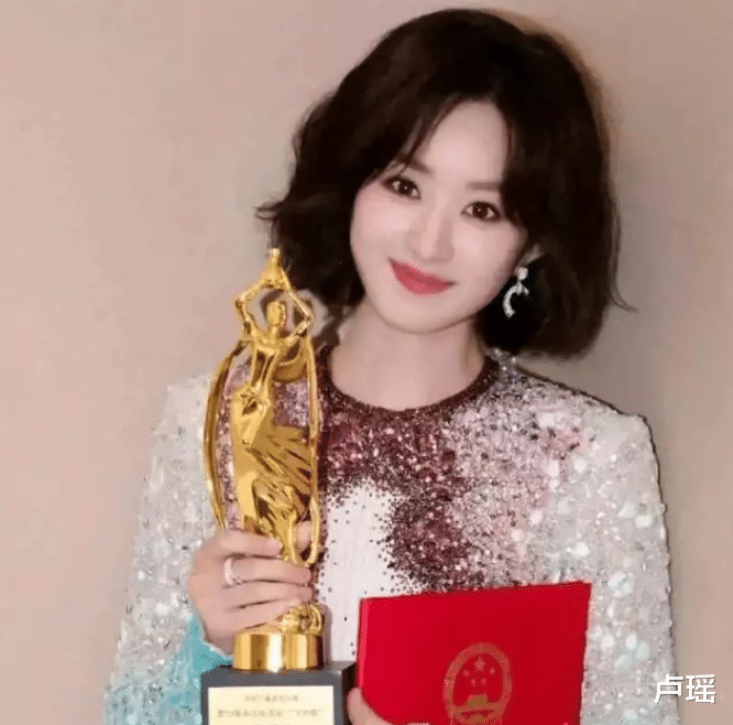 看看赵丽颖赵德胤相处细节，就知道他们是不是在恋爱，赵丽颖带他见家人