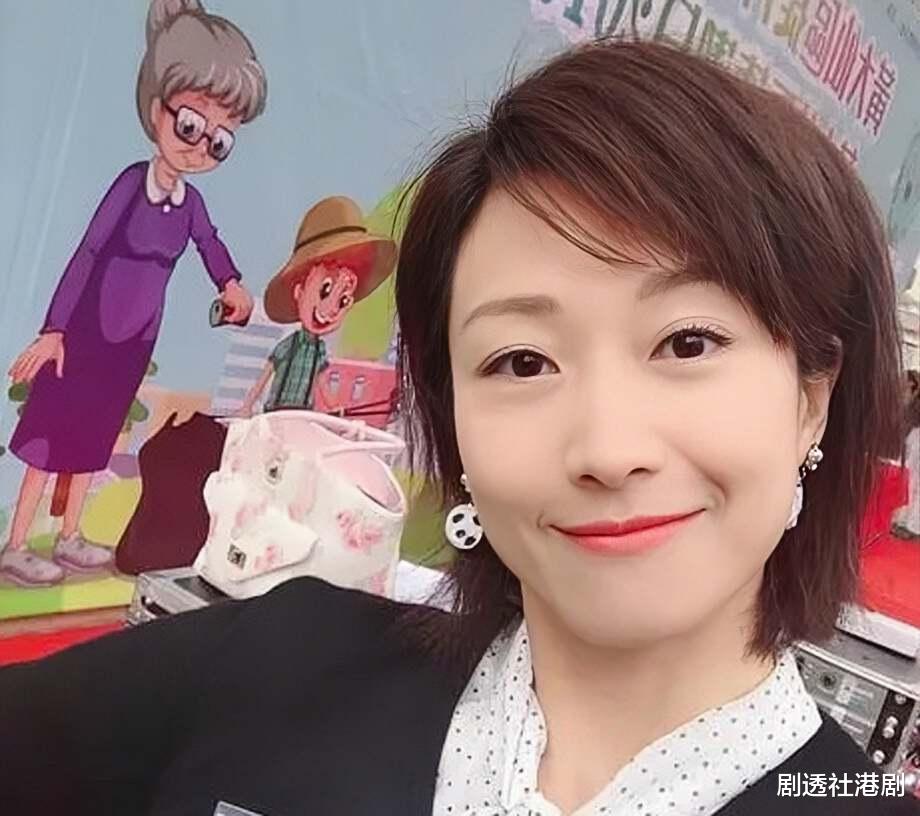 香港知名女星人设突然崩塌，摆地摊还房贷，多次拒绝男友求婚