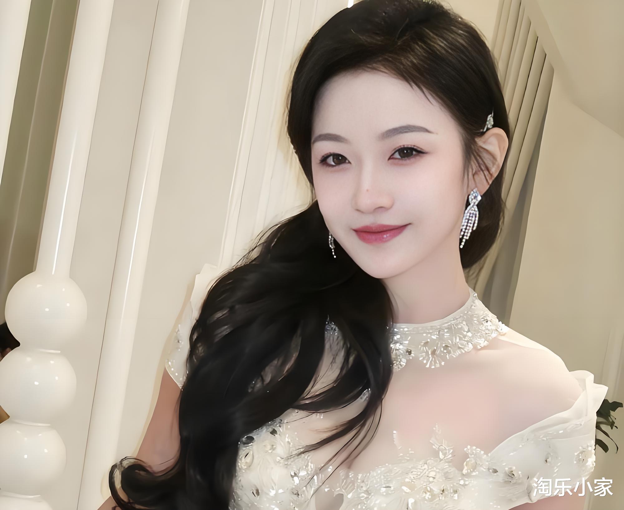 短剧CP直播怒怼黑粉,学霸女主的反转人生:她凭什么被说配不上?