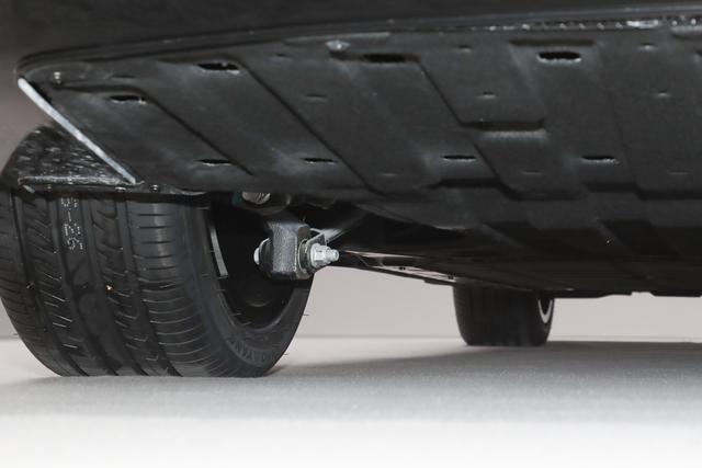 零跑B01开启预售!5种车型可选,搭激光雷达+8295芯片,续航650km