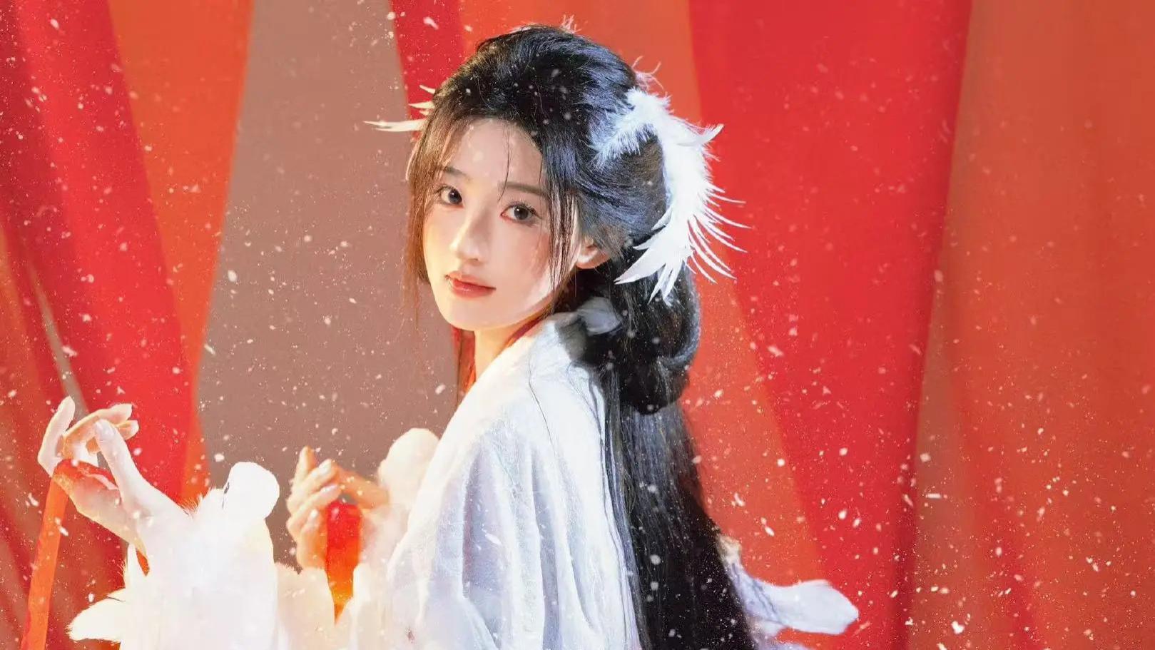 杨雨潼写真vlog破次元重逢白鹤淮，一句“回不去南安城”戳中全网泪点