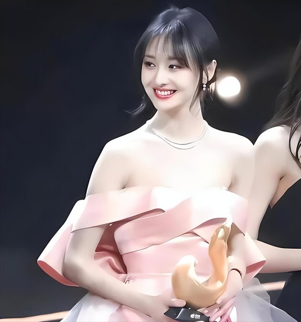 “封杀”5年后，34岁郑爽财力现状被扒，结果估计和你想得不一样