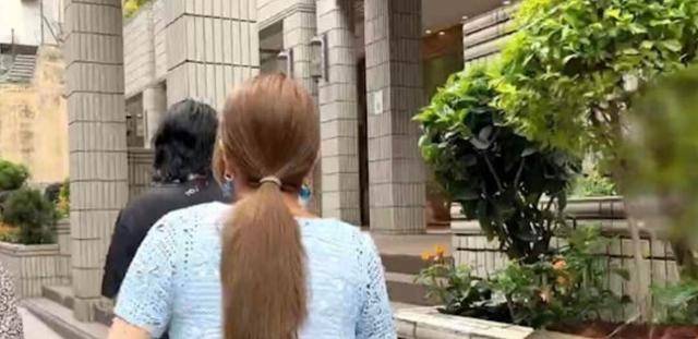 TVB主持洗掉拜金女形象,自己开琴行做老板!