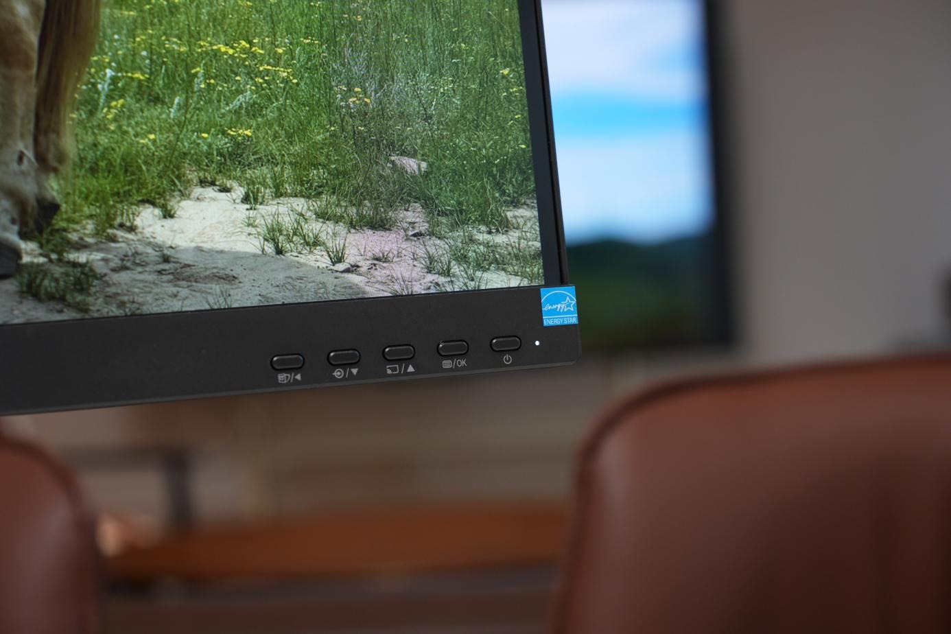 飞利浦无线投屏显示27B2W5600,轻松“随地大小投”