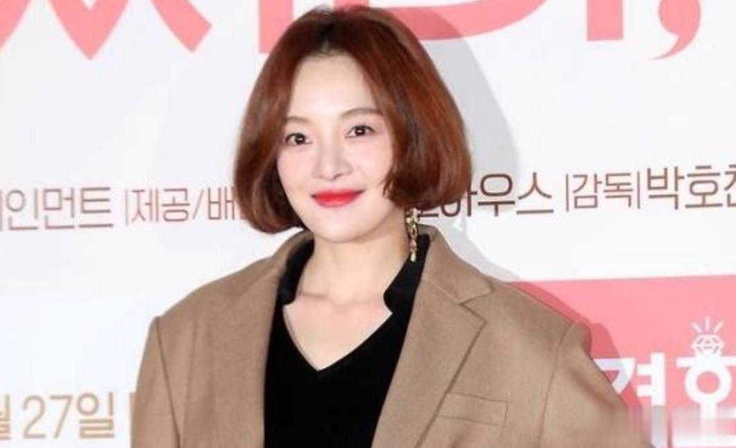 韩国女星晒家中保险柜，一边说明星并非都有钱，一边炫耀250g金条