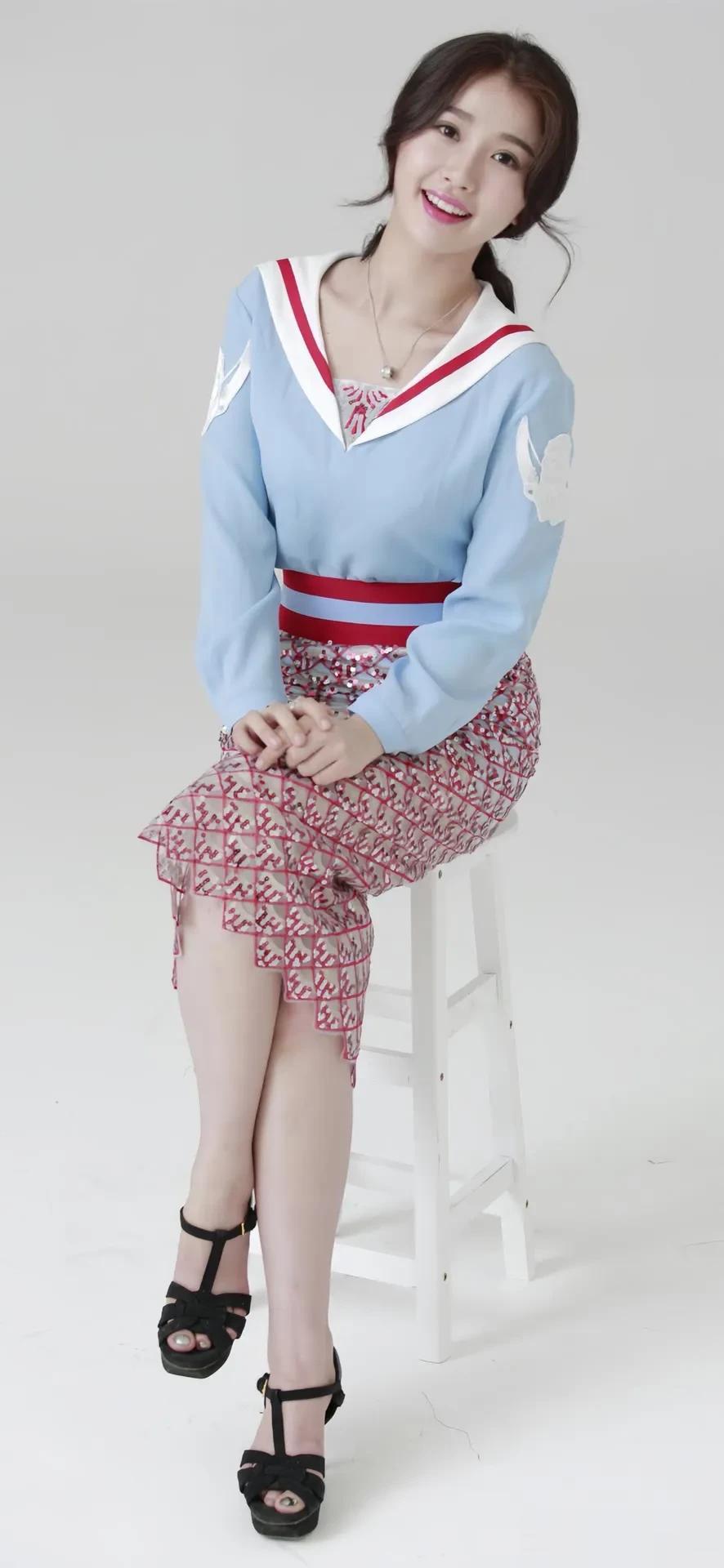 明星高清写真鉴赏|虞书欣,亮片裙,戳中你审美了吗?