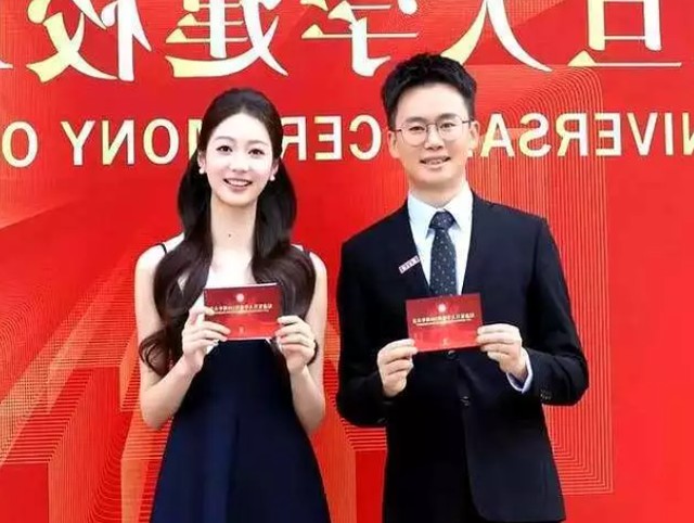 董卿果然没说错，《主持人大赛》摘铜的冯琳，已走上另一条大道