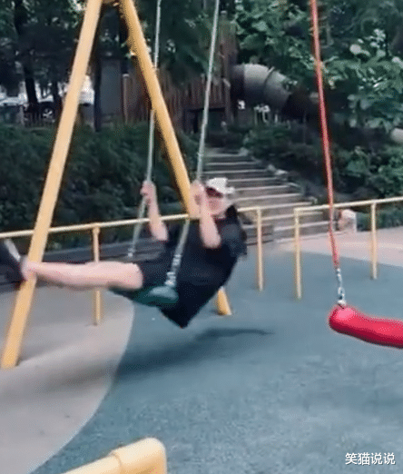 孙艺珍健身后晒照：鬼脸自拍好有趣，皮肤紧致状态佳