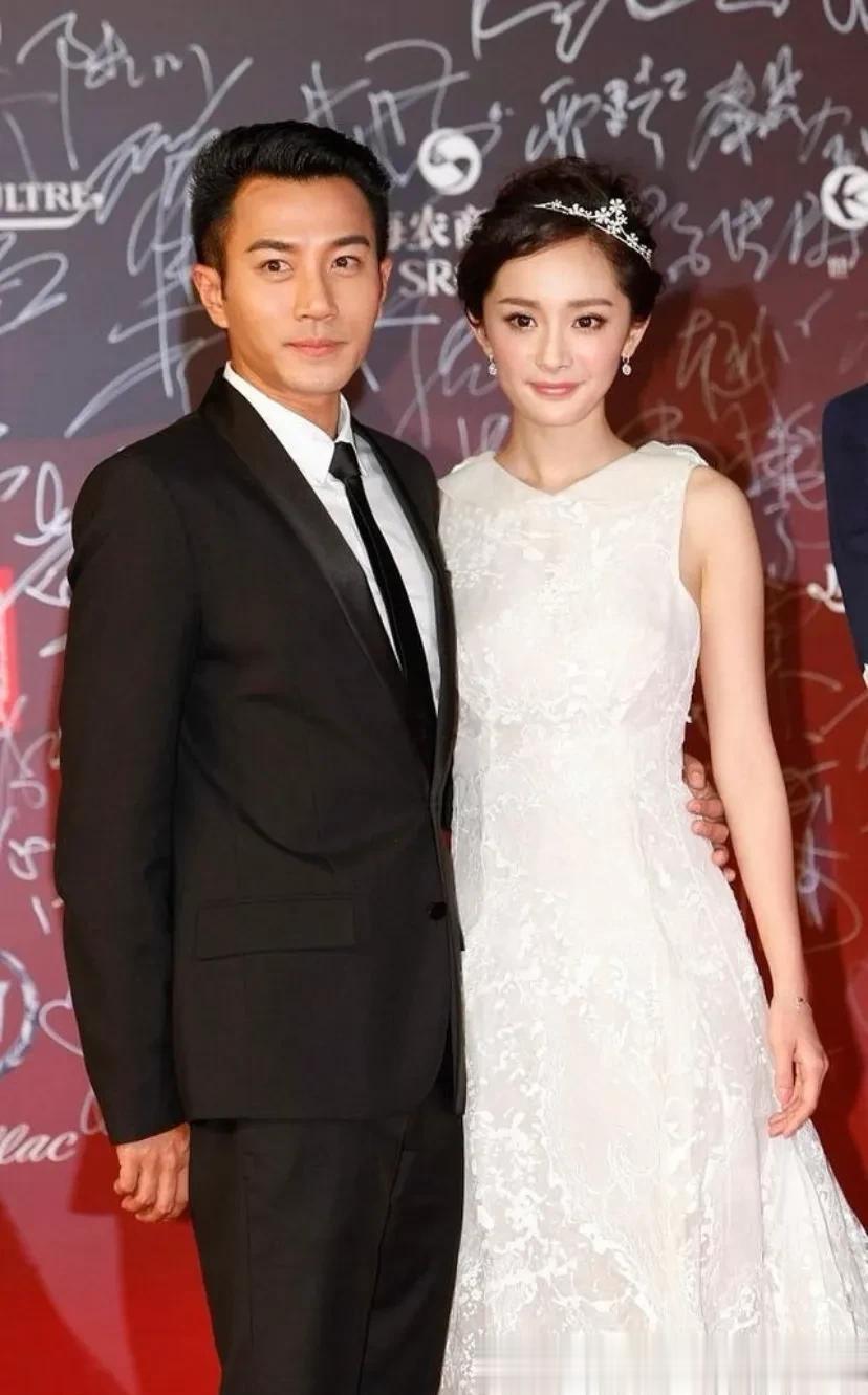 杨幂真不愧是大幂幂,白色背心练瑜伽太漂亮啦,真是小“腰精”