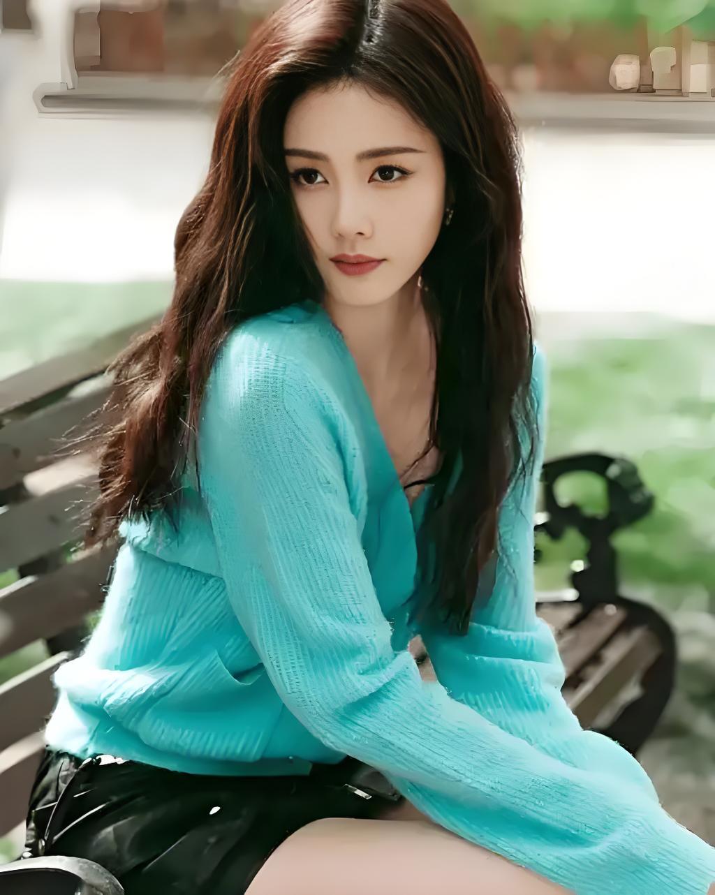 出道即巅峰，连续多年演大女主，偶像剧到正剧，多少小花羡慕哭了