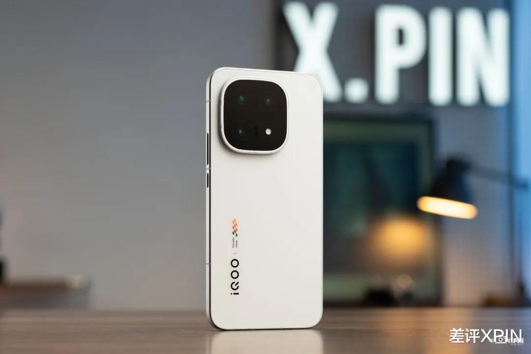 便宜大幾百，配置卻更頂？子品牌手機開始“騎臉”自家大哥了