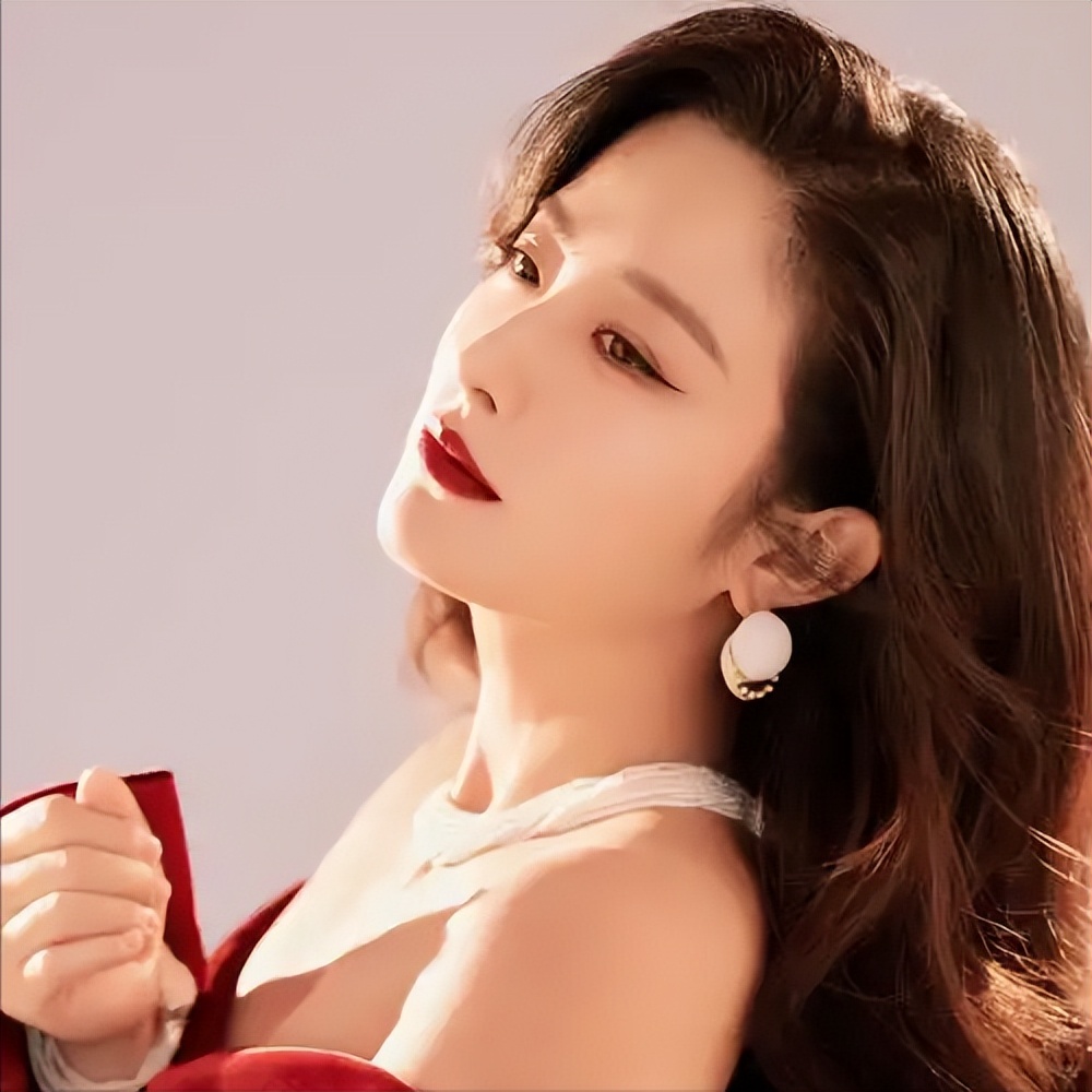 唐嫣大学室友兼伴娘!出道21年戏红人不红,42岁未婚引争议