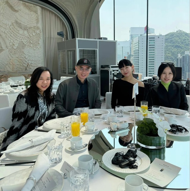 香港午宴暴露咖位:四太变成小透明,章泽天靠边站,C位无人敢争