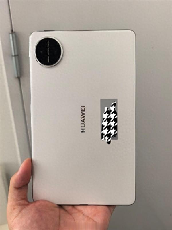 8.8英寸超窄挖孔屏 一手可握!华为MatePad Mini真机亮相:全系支持插卡