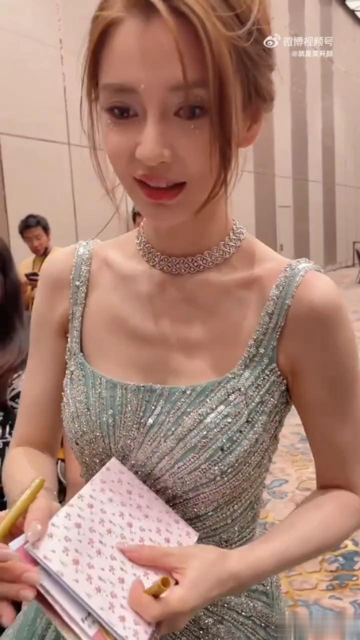 杨颖线下和粉丝互动