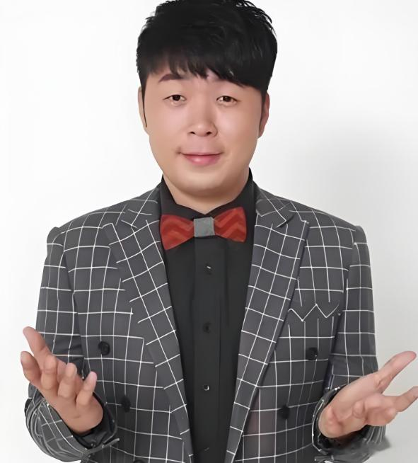 杜海涛晒老婆做饭背影，沈梦辰穿着睡衣炒土豆丝，做的菜都很清淡