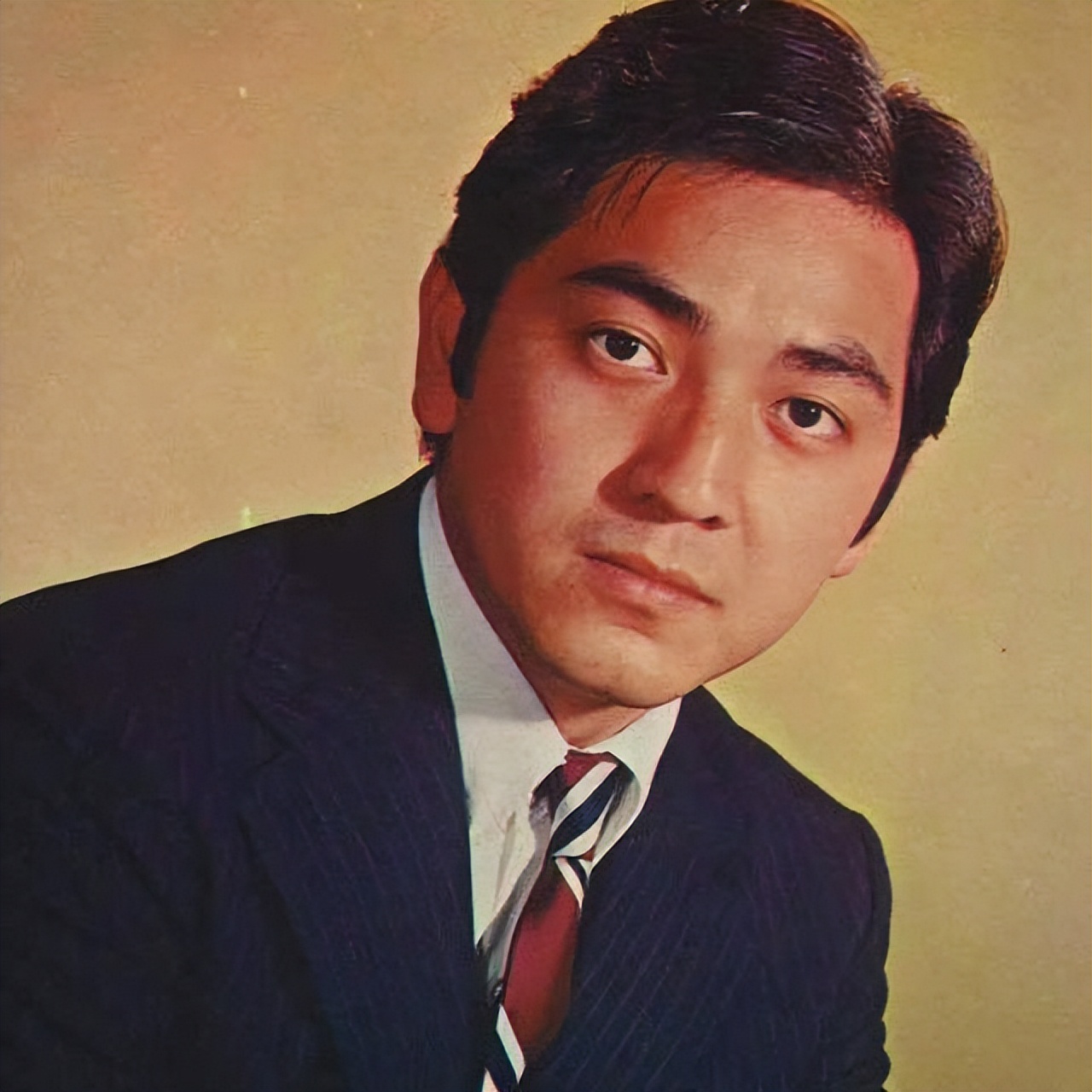 80岁秦沛现状：定居在国外，和日本妻子很恩爱，儿女都是知名歌手