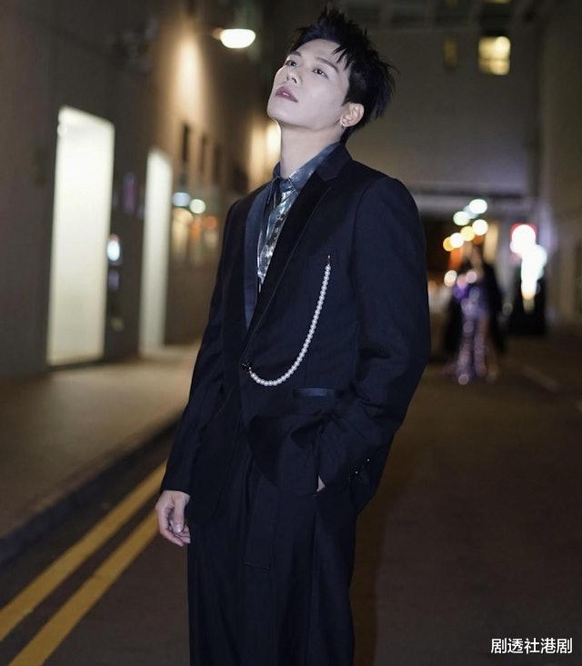 19岁TVB小花与男友亲密照曝光！曾否认有拍拖，二人年龄相差13岁