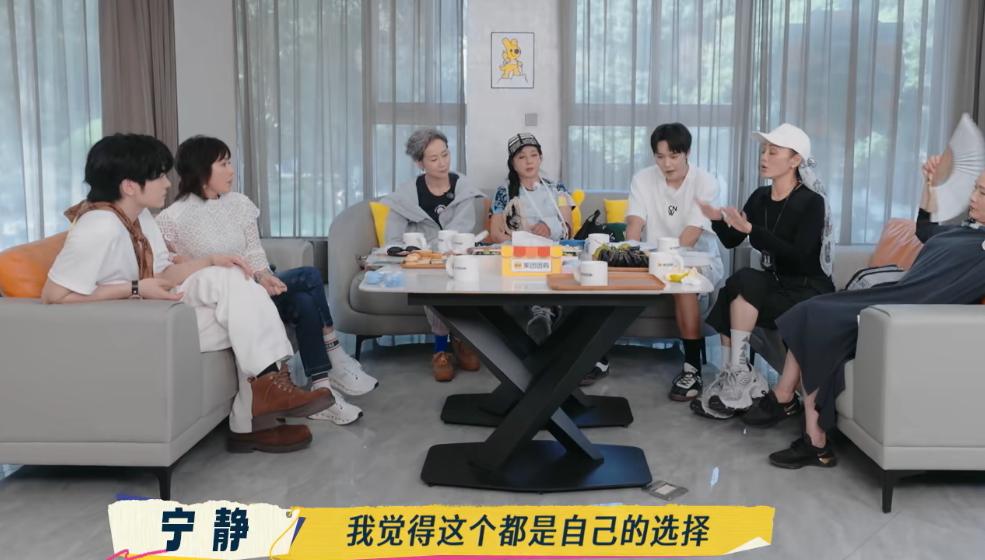 再给一次机会还愿生孩子吗？刘晓庆刘嘉玲回应了，只有叶童最坦诚