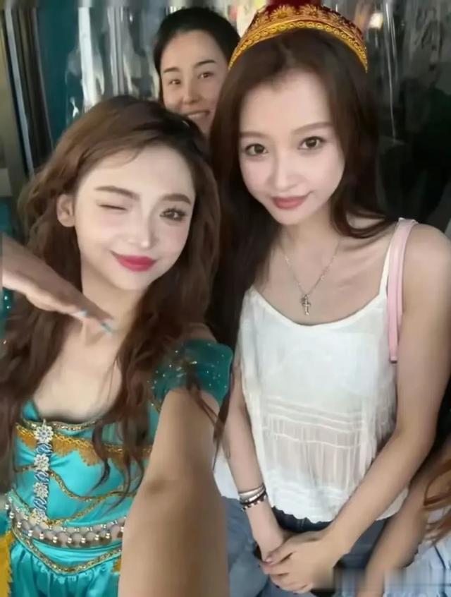 网友新疆街头偶遇孙怡，在美女如云的新疆，孙怡美的太突出一了