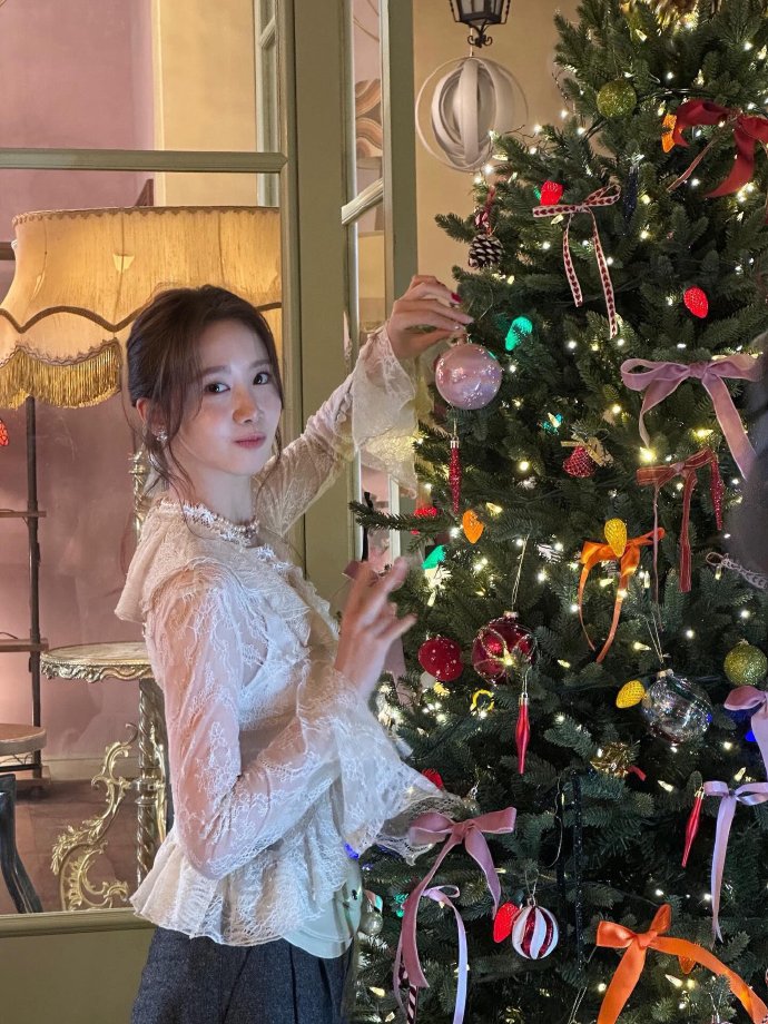 林允儿圣诞系美图