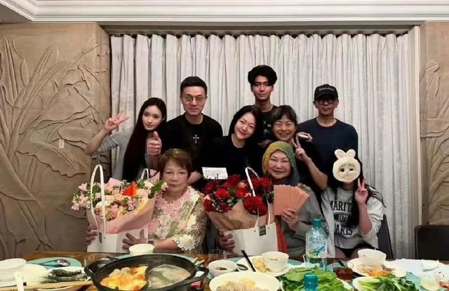 杠上了!母亲节玥儿陪后妈,汪小菲晒娃,S妈晒具俊晔宠玥儿旧照