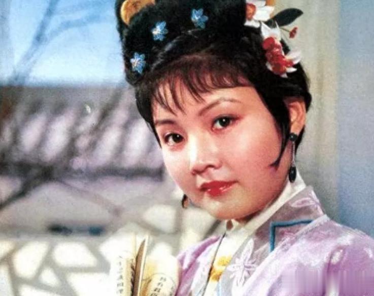 她11岁被导演看中,与名导同居多年被抛弃,如今复出却无人问津