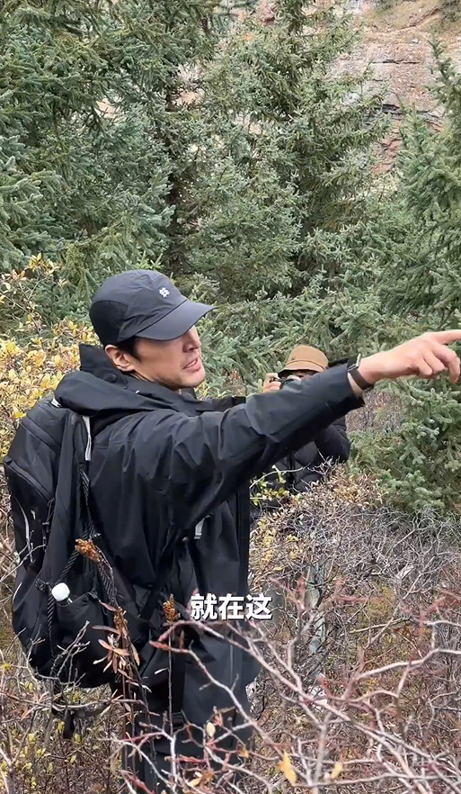 胡歌当田朴珺爬山教练，一路暖心鼓劲还承诺有“宝总红烧肉”奖励