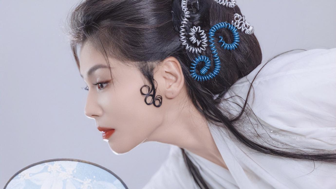 时隔19年再演白素贞，刘涛晒白蛇妆造，引发回忆热潮！