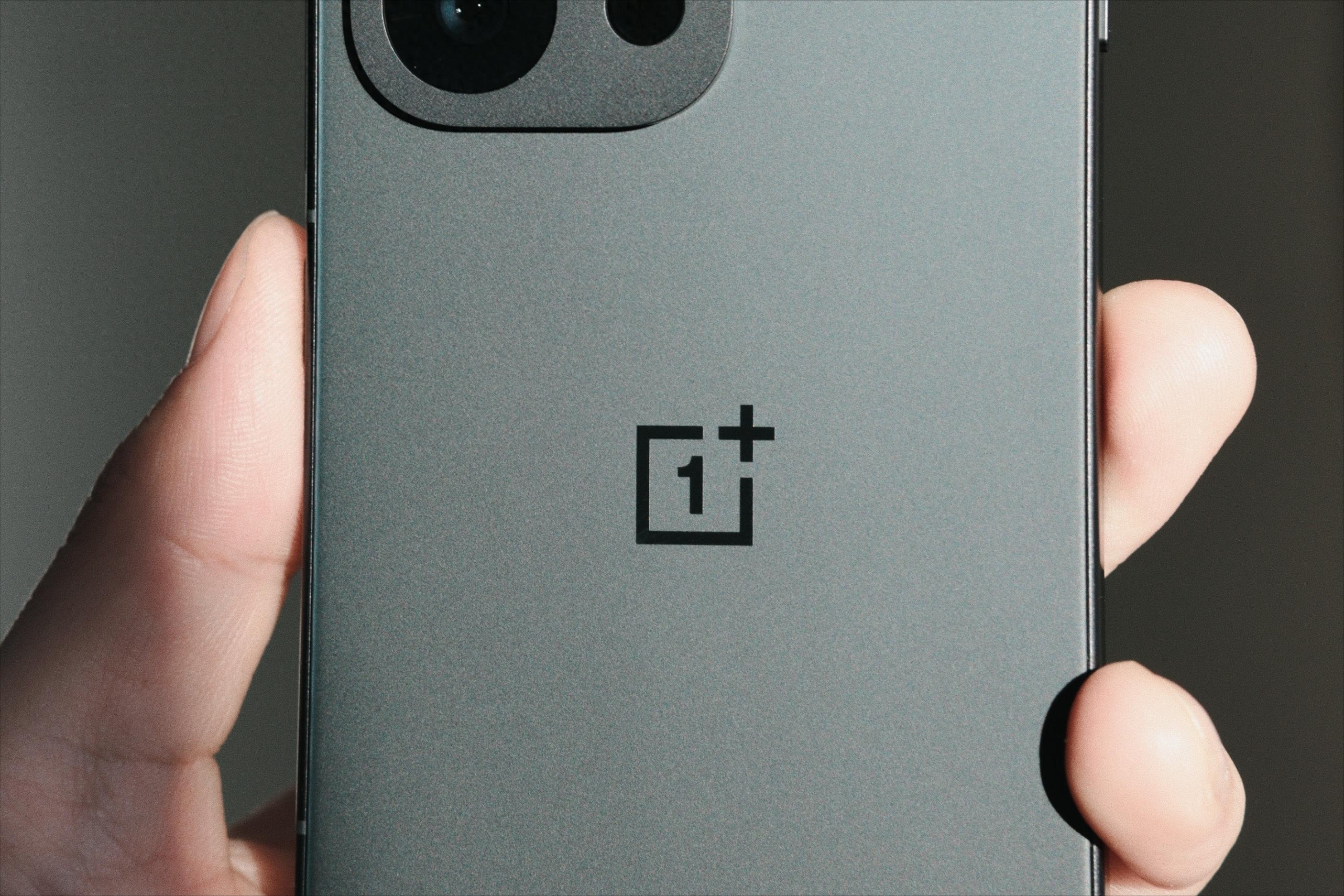 一加“小鋼炮”再降價！驍龍8至尊+極窄小直屏+6260mAh+185克