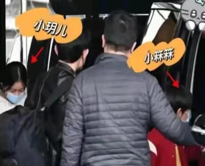 汪小菲带家人祭拜大S！小玥儿背影引关注，寺庙祈福引发热议