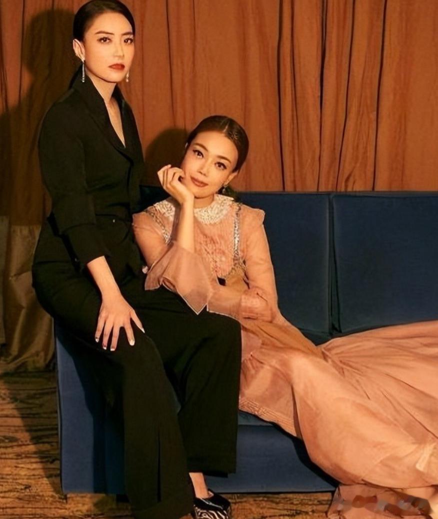 53岁依然光彩夺目，谢霆锋前女友与女儿同框的幸福瞬间！