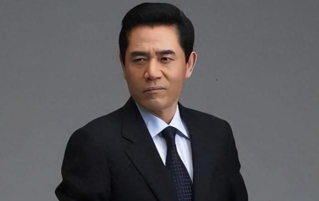 69岁陈宝国状态曝光，脖子缩短，走路拖腿，身形消瘦，让人不敢认