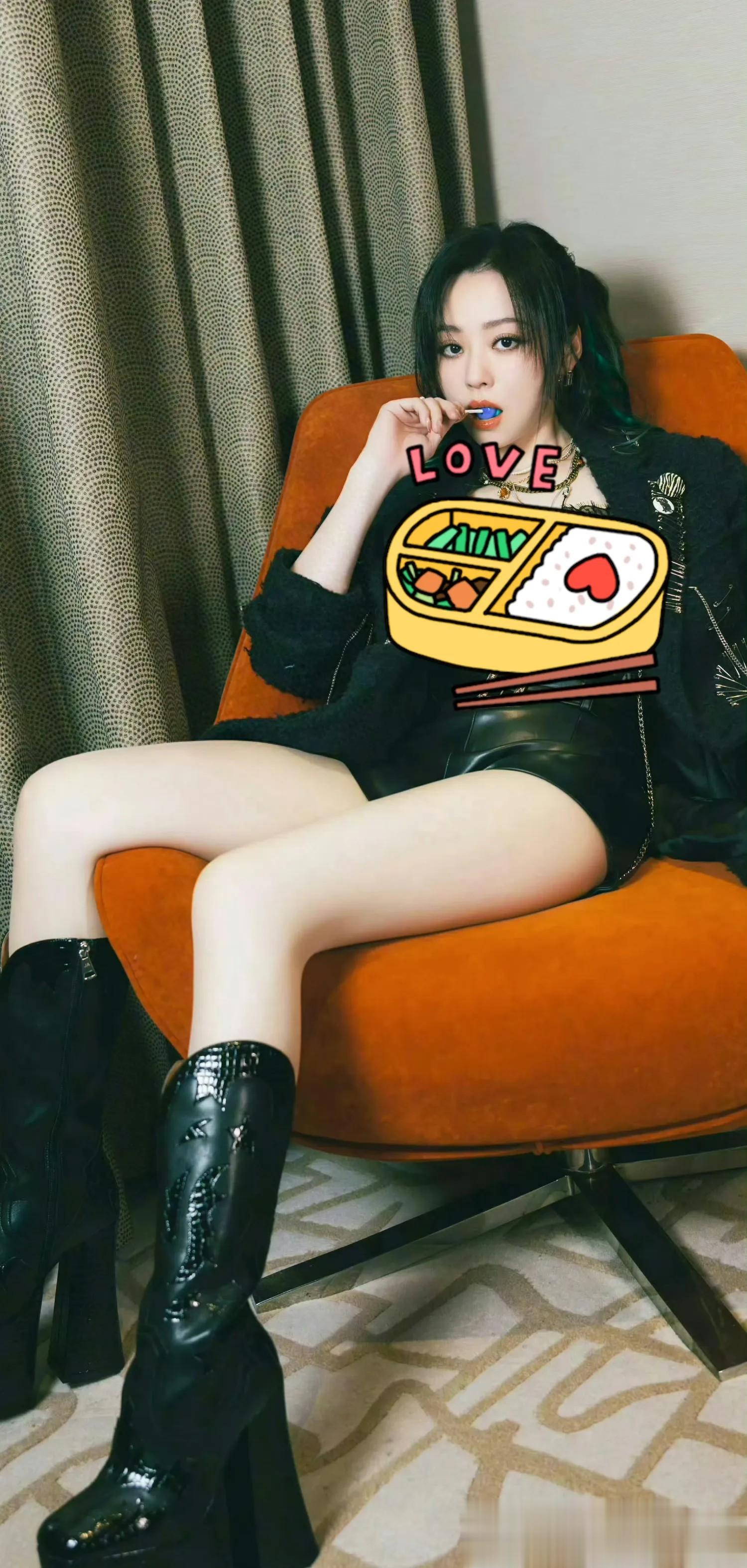 张靓颖腿好白啊