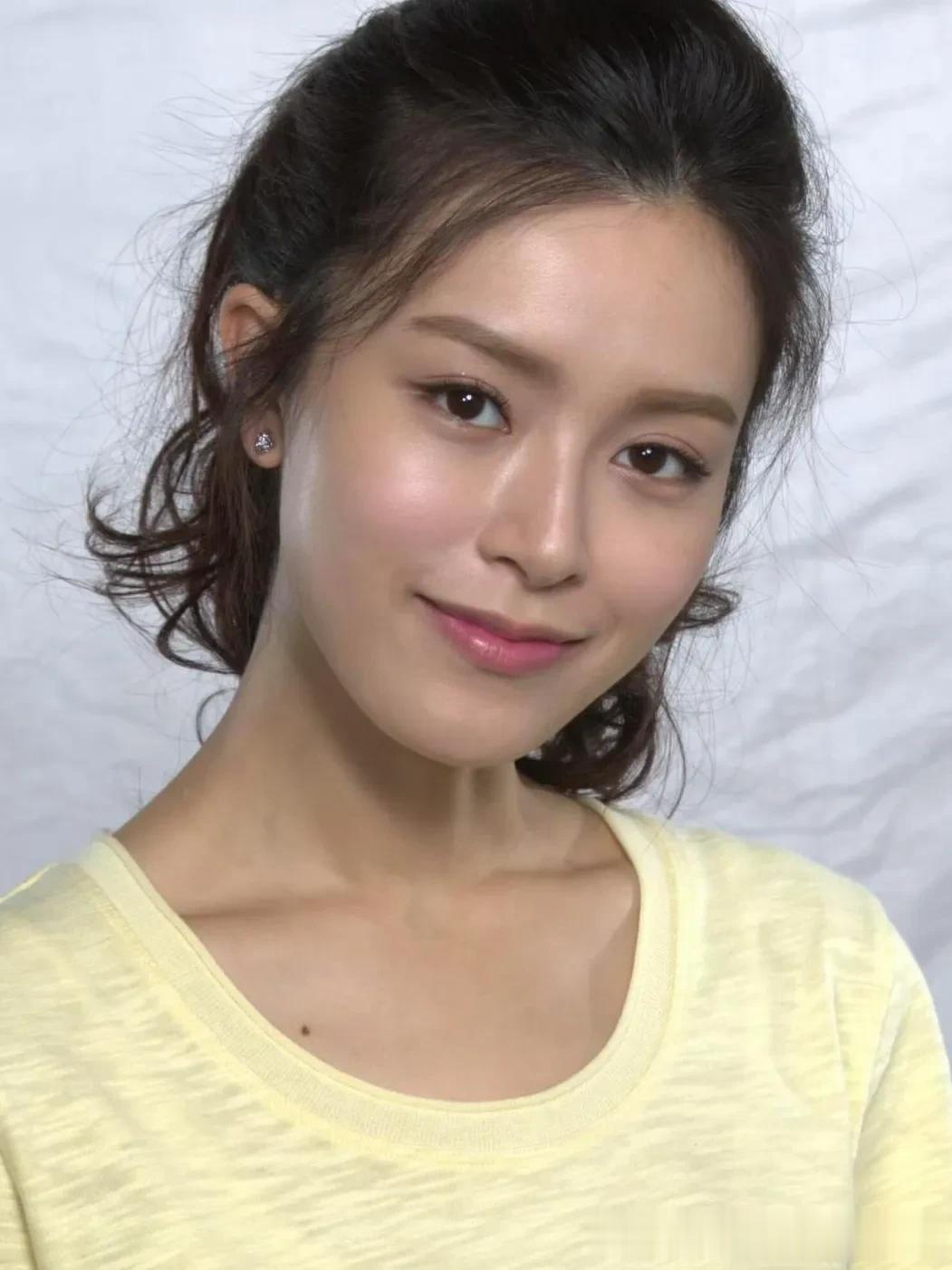 文咏珊，很好奇底妆怎么画的，当时还是很流行自然肤色的，很好看