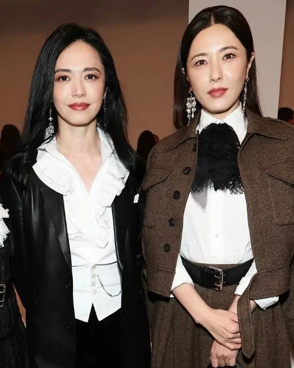 纽约时装周大花同框,48岁曾黎暴露缺陷,她居然靠时光熬赢大美女