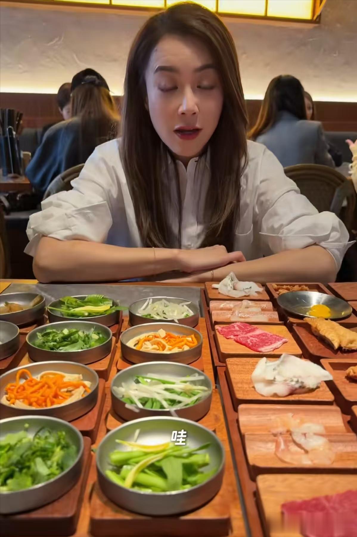 陪伴谢霆锋23年，39岁赴美生子的霍汶希，如今比张柏芝还幸福