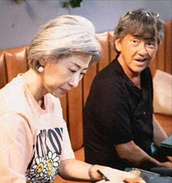 75岁林子祥在广州定居！他和叶倩文在餐厅就餐时被捕捉到镜头！