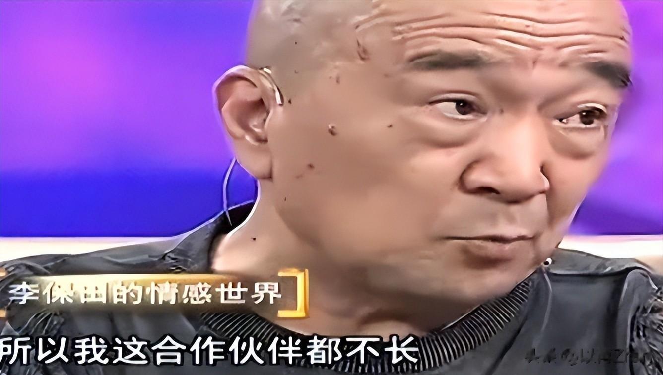 78岁李保田近况令人唏嘘，住处杂乱喝10元桶装水，如今老到不敢认