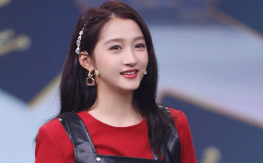 这一次,风光亮相米兰时装周的关晓彤,彻底撕碎了鹿晗最后的体面