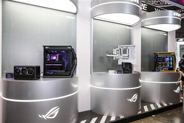 2799元！華碩RO姬首次駕臨AMD主板 還有首款AMD背插