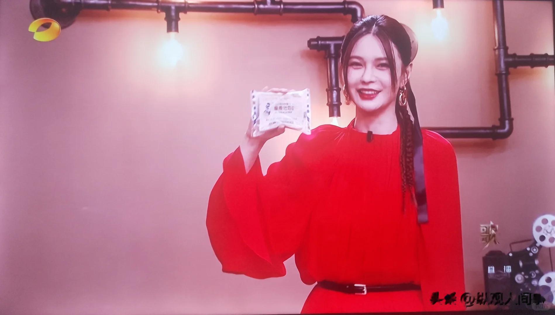 韩国偶遇杜海涛,一脸姨味眼肿憔悴,头发谢顶,和妻子像两代人