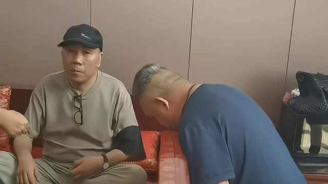 死者为大！杨议豹哥在杨少华吊唁会和解，豹哥落泪，杨议神情麻木